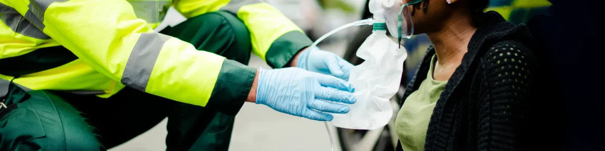 medical team holding an oxygen for an injured civilian